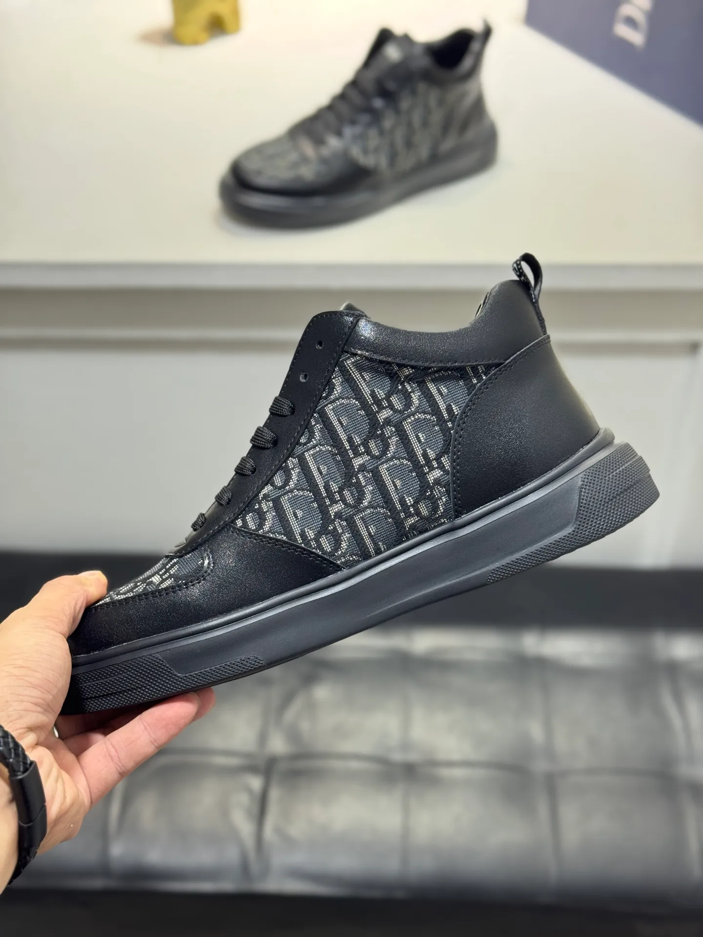Men's men's shoes 💰420 [New model] 🌂🌂Dior (Dior) 🆕 mid-top B02 casual shoes, carefully made of first-layer cowhide with canvas, comfortable and breathable ~ rubber sole, enhances style. Fashionable and versatile, it can complement any look. Featuring an exquisite design that is uniquely dynamic and modern, this shoe is part of Dior's legacy and embodies modern elegance. Size: 38-44 (45 customized